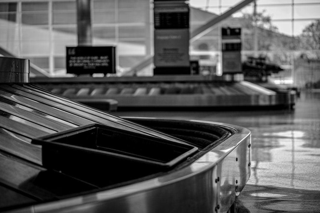 Padrão IATA sem Erros: O Guia Técnico do Container Aéreo e Cuidados Antes e Depois do Voo
