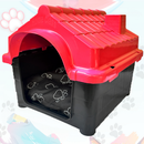 Casinha de plástico para pets com telhado vermelho e almofada de patinhas