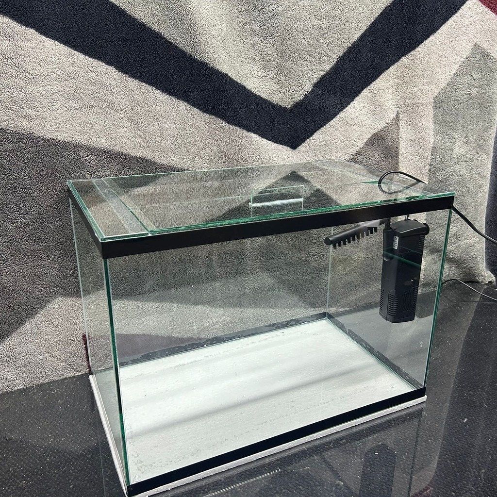 Aquário 50 Litros Grande E Reforçado Com Trava 50Cmx30Cmx35Cm Em Vidro Transparente Com Tampa De Vidro Partida